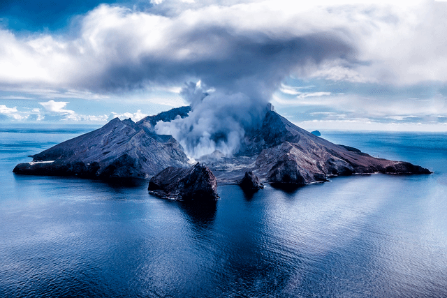 White Island 2 (640px, 30fps)